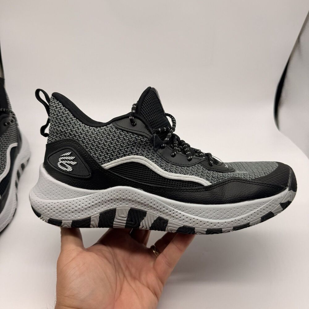 Under Armour Curry 3Z 24 Basketball Shoes Mens 11 Black Grey Sneakers EUC